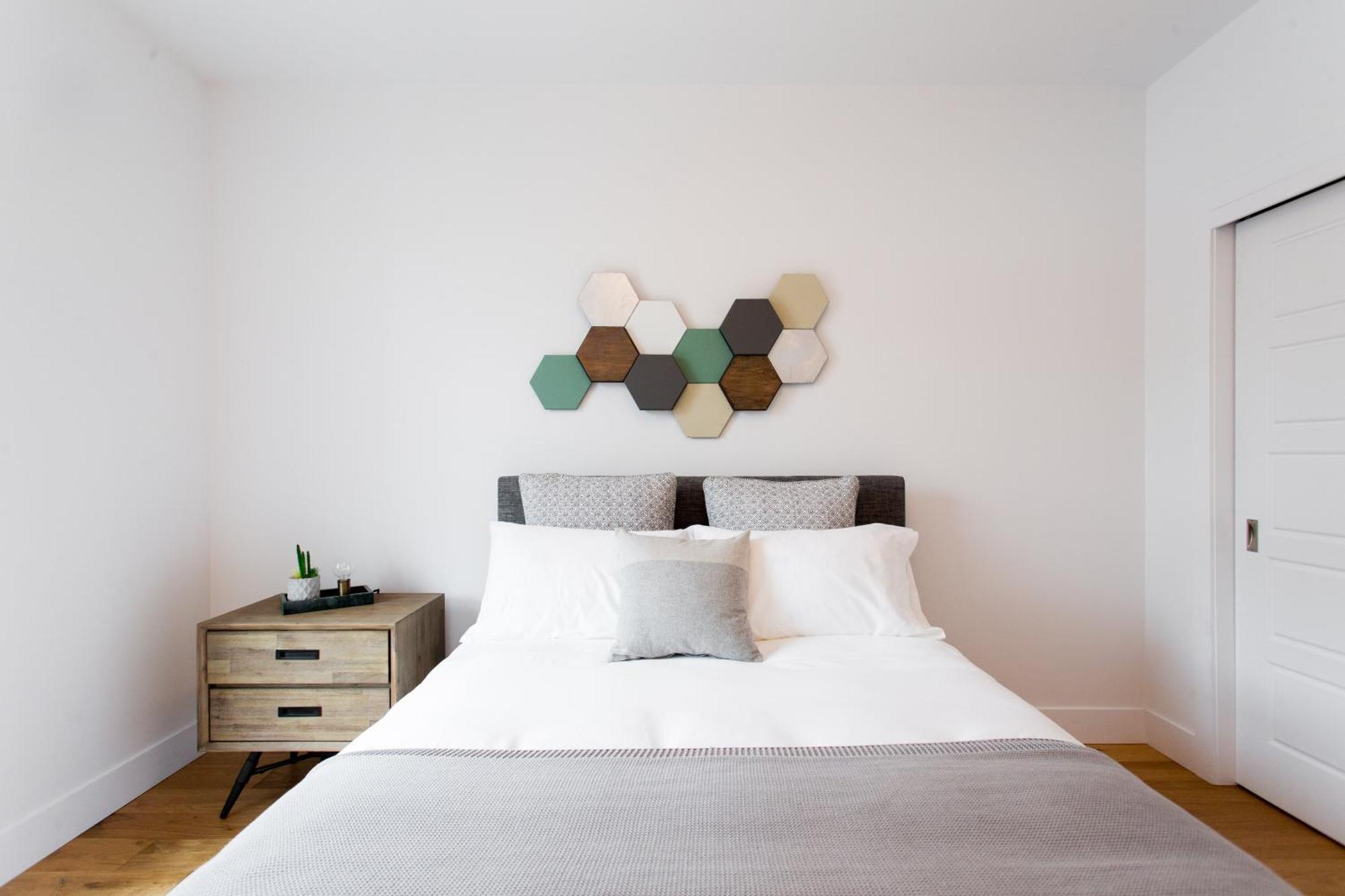 Hip, Stylish Apartment In Little Italy By Den Stays A Montreal Room photo