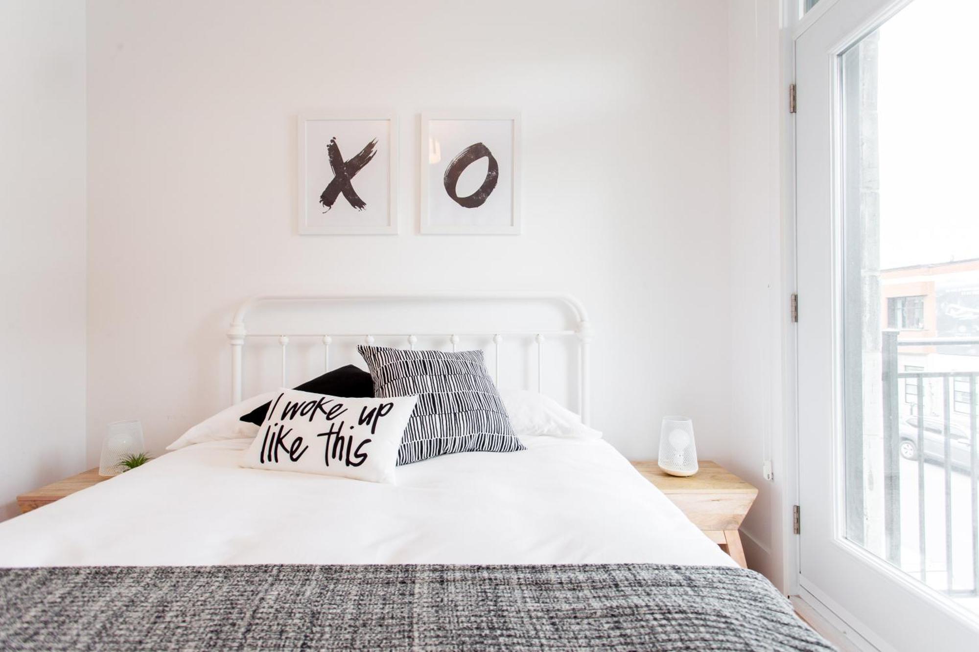 Hip, Stylish Apartment In Little Italy By Den Stays A Montreal Room photo