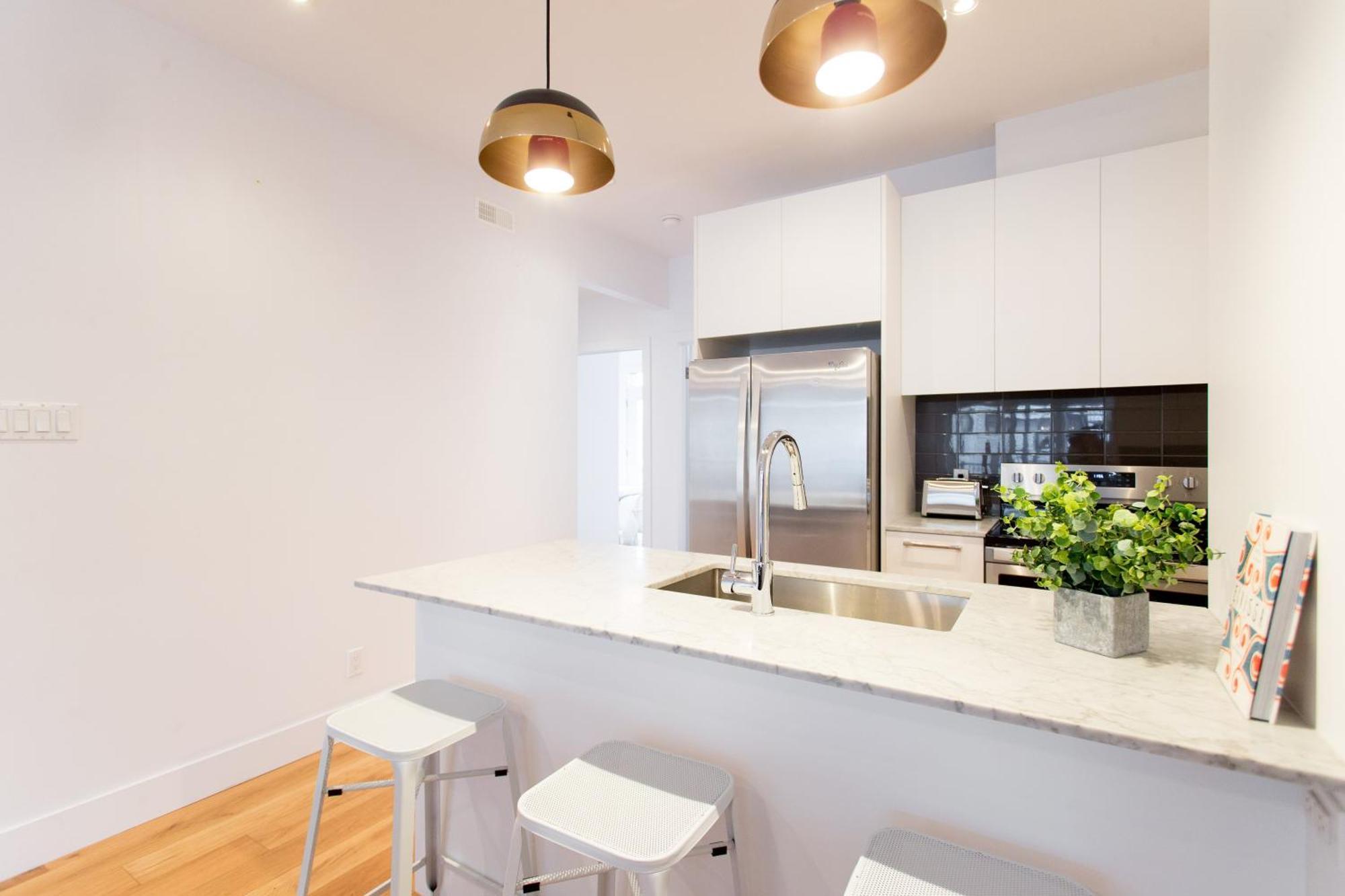 Hip, Stylish Apartment In Little Italy By Den Stays A Montreal Exterior photo
