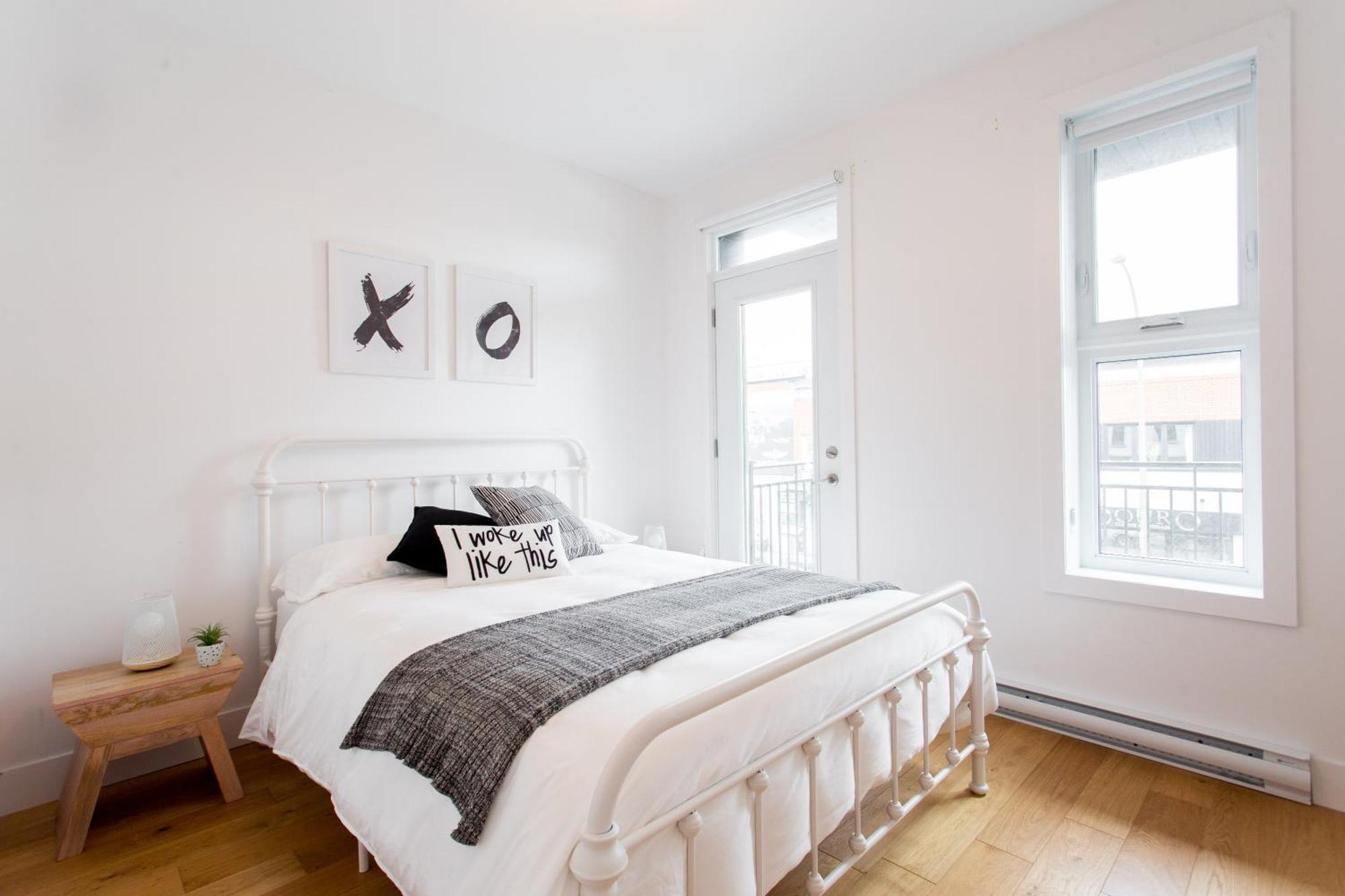 Hip, Stylish Apartment In Little Italy By Den Stays A Montreal Room photo